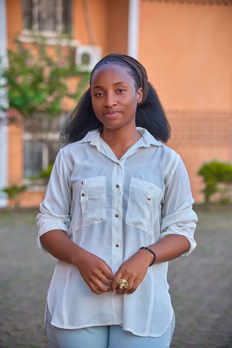 Tetka Grace, Adjointe communication